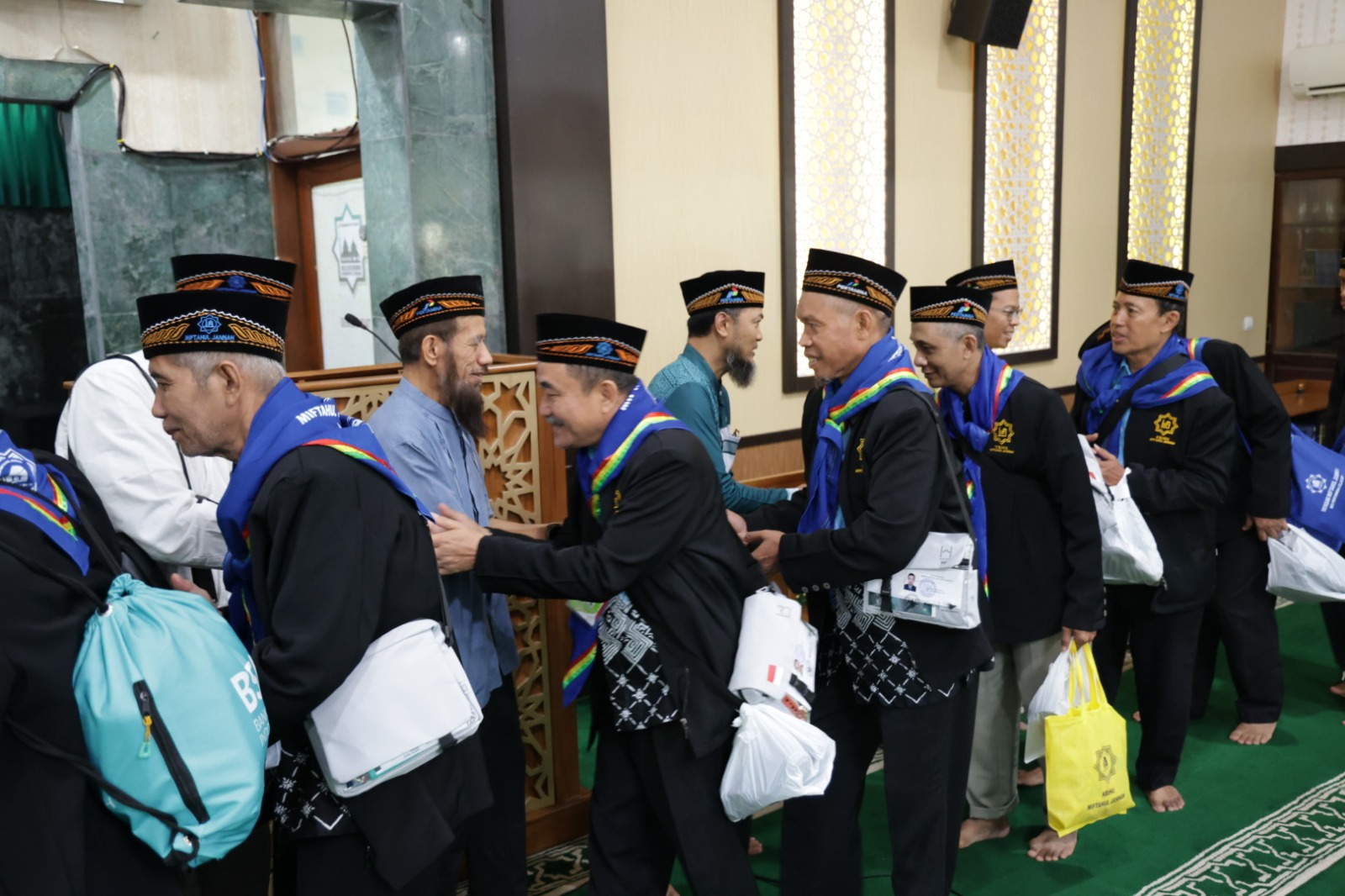 APAKAE!. Suasana Haru Warnai Pelepasan Jamaah Haji BDI RU IV Cilacap