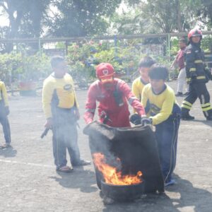 Pembelajaran Penanganan Api Sejak Dini, Warnai International Firefighters’ Day 2026 di RU IV Cilacap