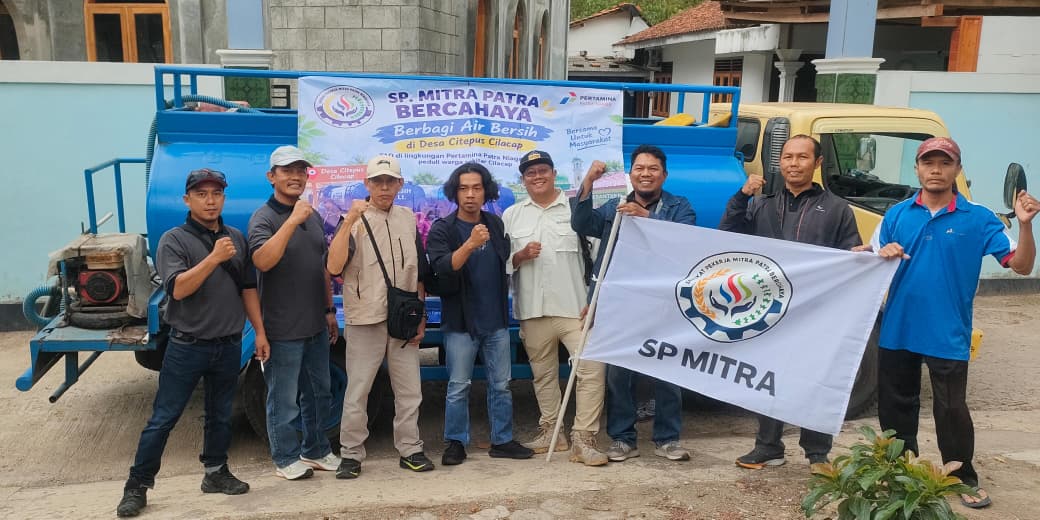SP Mitra dan Pertamina Patra Niaga RU Cilacap Salurkan 20 Ribu Liter Air Bersih untuk Warga Jeruklegi